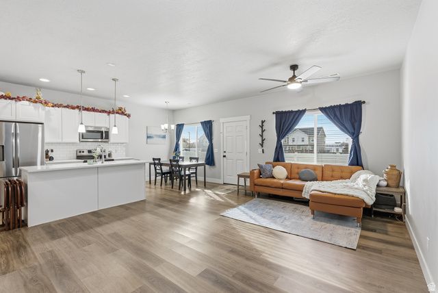 833 S COWANS CT, Clearfield, UT 84015