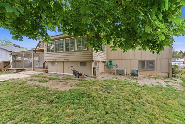 216 Gregory Dr, Cheney, WA 99004