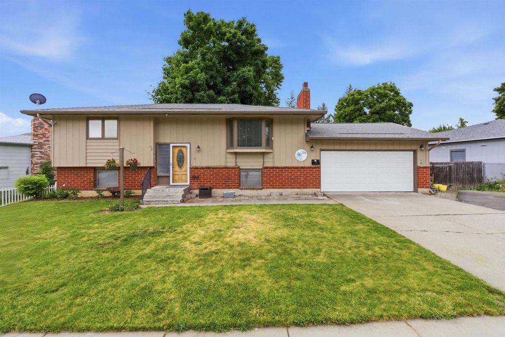 216 Gregory Dr, Cheney, WA 99004