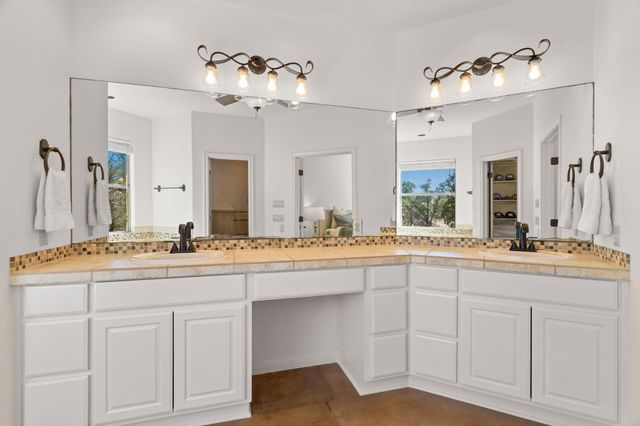 1426 Shelton Ranch RD, Dripping Springs, TX 78620