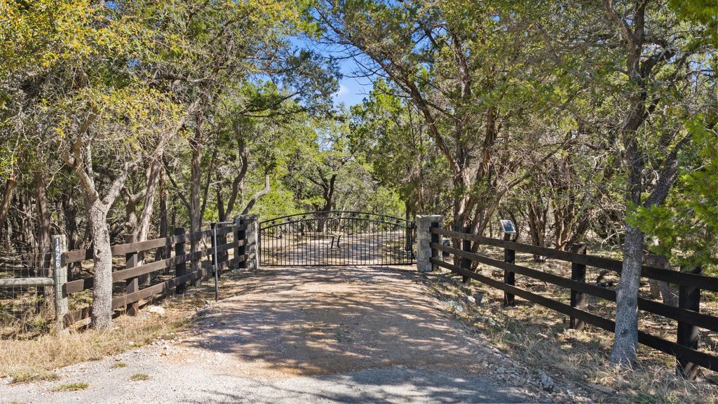 1426 Shelton Ranch RD, Dripping Springs, TX 78620