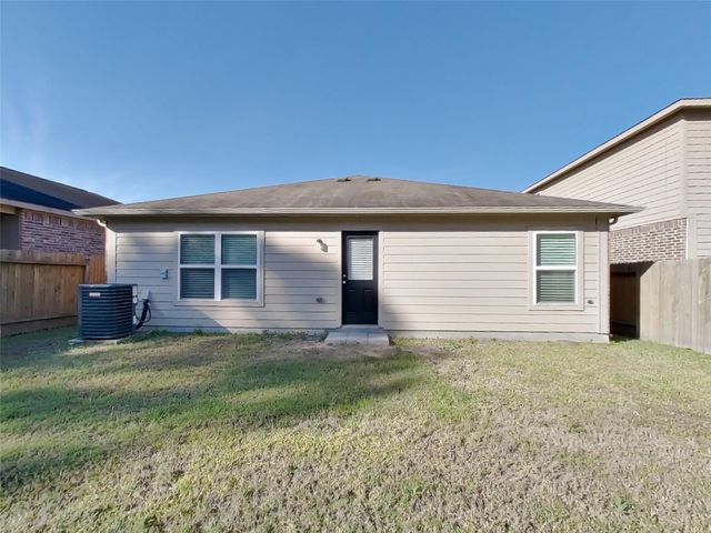 32608 Decker Creek Drive, Pinehurst, TX 77362