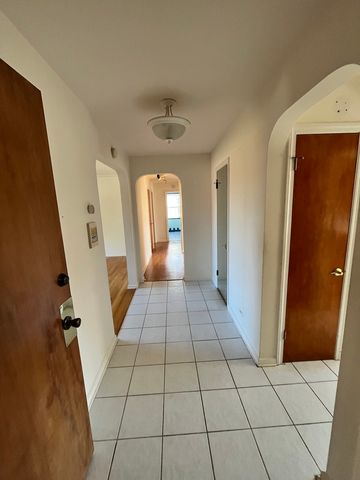 2553 W North Shore Avenue 2E, Chicago, IL 60645