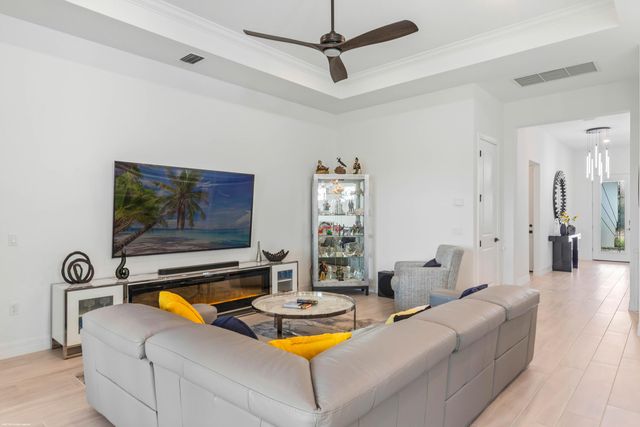 10389 Northbrook Circle, Palm Beach Gardens, FL 33412