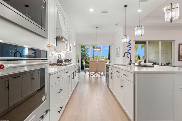 10389 Northbrook Circle, Palm Beach Gardens, FL 33412