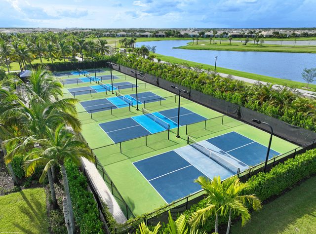 10389 Northbrook Circle, Palm Beach Gardens, FL 33412