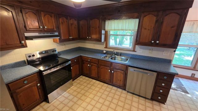 725 Luray TER, Chesapeake, VA 23322