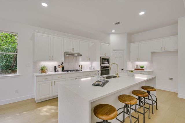 7017 Viridian LN, Austin, TX 78739