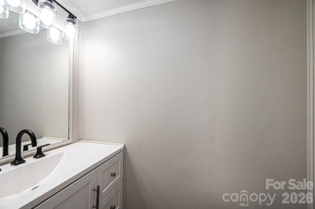 1143 Cheyenne Oaks Drive, Claremont, NC 28610