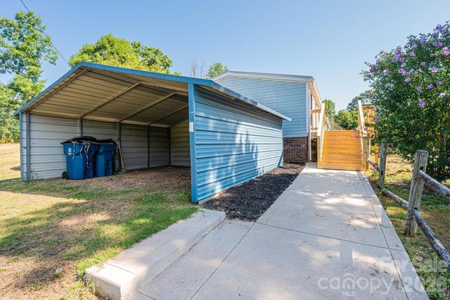 1143 Cheyenne Oaks Drive, Claremont, NC 28610