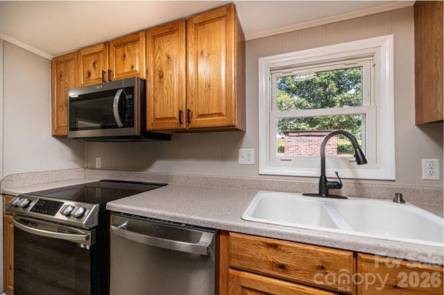 1143 Cheyenne Oaks Drive, Claremont, NC 28610