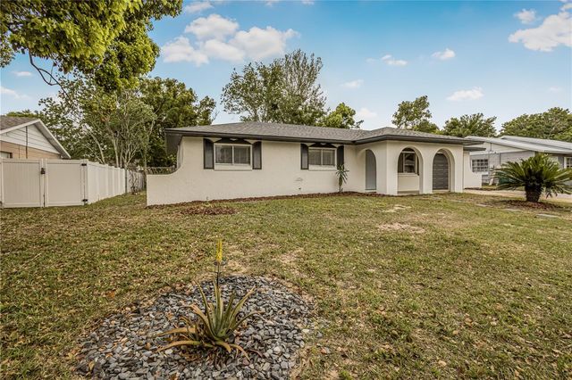 2710 LAKEWOOD LANE, Eustis, FL 32726