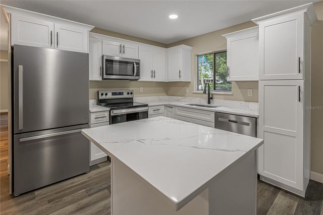 2710 LAKEWOOD LANE, Eustis, FL 32726