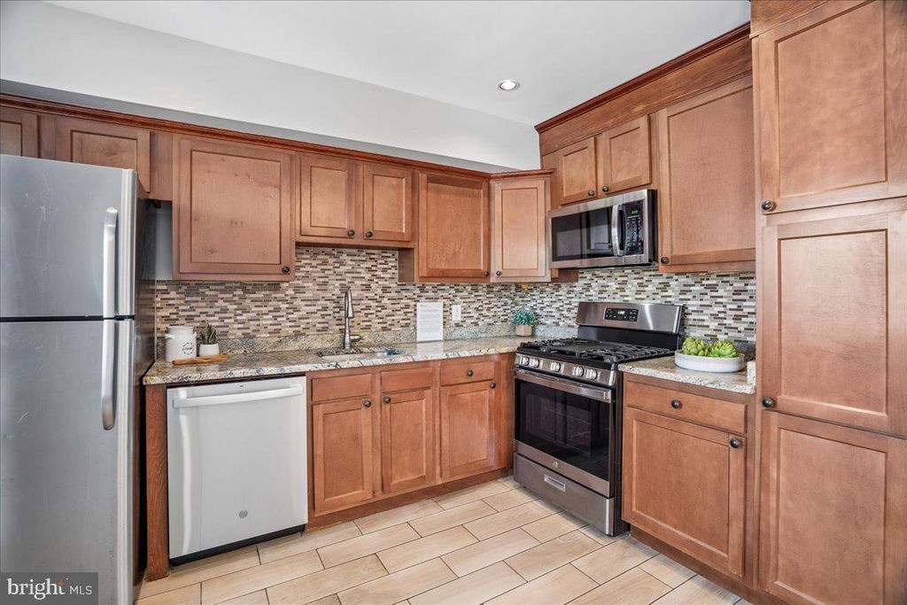 Image 18 of property listing at 778 QUINCE ORCHARD BLVD #201, Gaithersburg, MD 20878