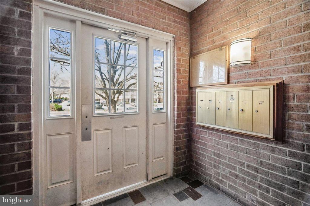 Image 3 of property listing at 778 QUINCE ORCHARD BLVD #201, Gaithersburg, MD 20878