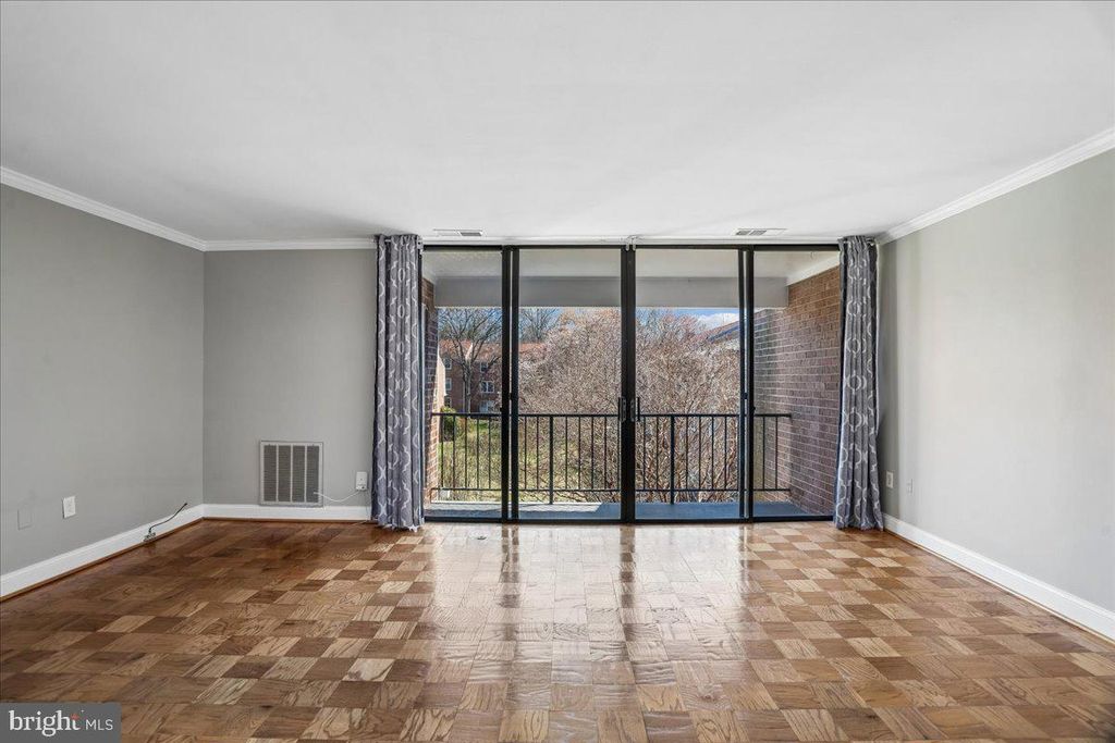 Image 6 of property listing at 778 QUINCE ORCHARD BLVD #201, Gaithersburg, MD 20878