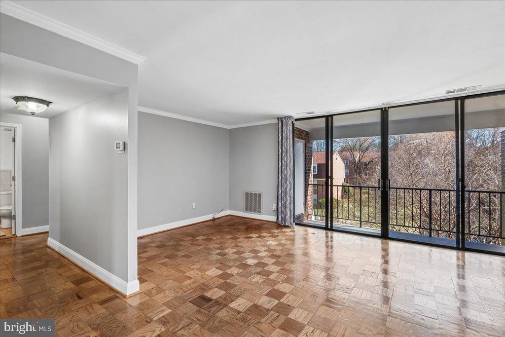 Image 7 of property listing at 778 QUINCE ORCHARD BLVD #201, Gaithersburg, MD 20878