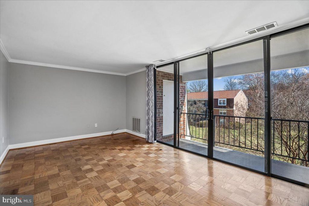 Image 8 of property listing at 778 QUINCE ORCHARD BLVD #201, Gaithersburg, MD 20878