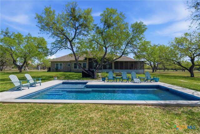 105 Old Campbell Road, Seguin, TX 78155
