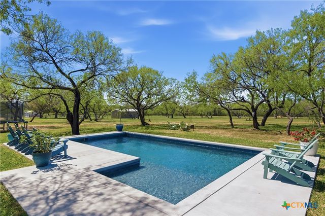 105 Old Campbell Road, Seguin, TX 78155