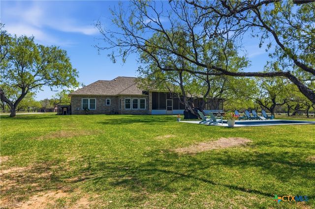 105 Old Campbell Road, Seguin, TX 78155