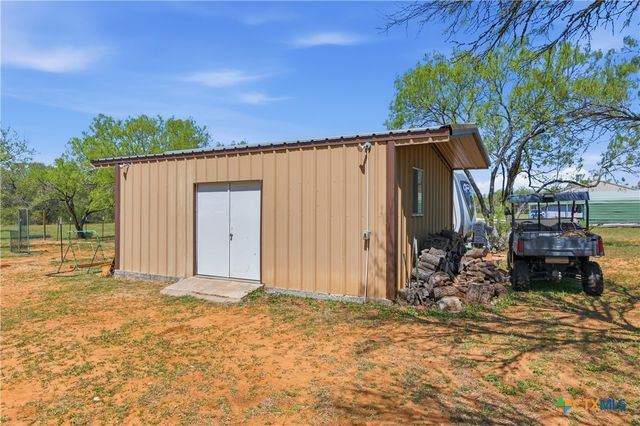 105 Old Campbell Road, Seguin, TX 78155