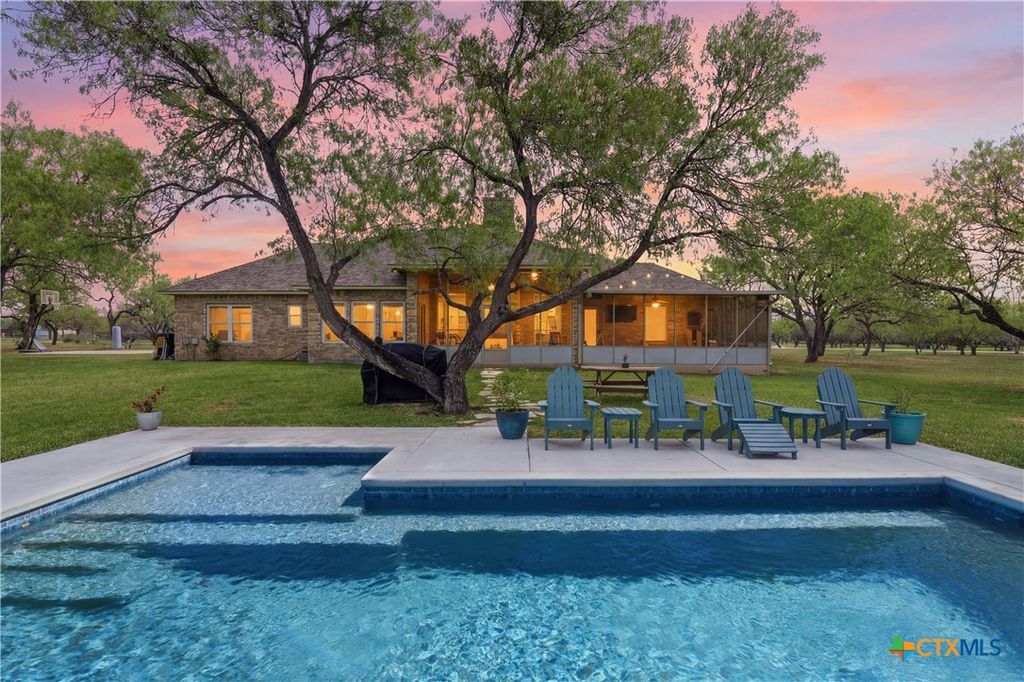 105 Old Campbell Road, Seguin, TX 78155