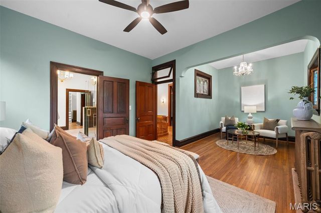 3537 Crittenden Street, St Louis, MO 63118