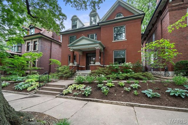 3537 Crittenden Street, St Louis, MO 63118