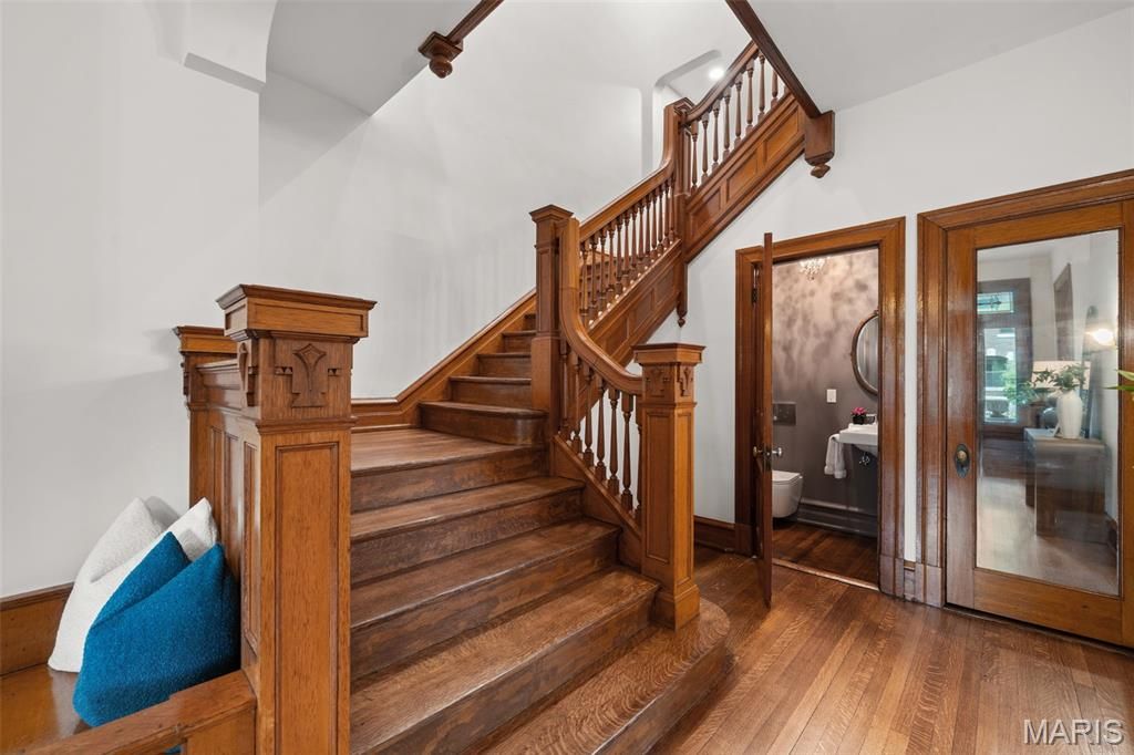 Image 4 of property listing at 3537 Crittenden Street, St Louis, MO 63118