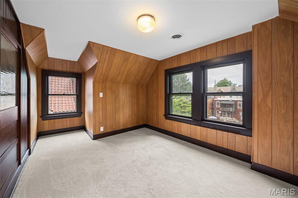 Image 36 of property listing at 3537 Crittenden Street, St Louis, MO 63118
