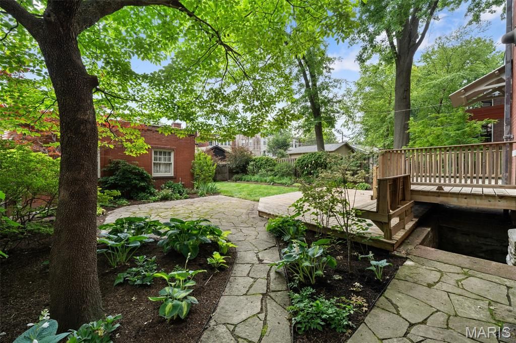 Image 39 of property listing at 3537 Crittenden Street, St Louis, MO 63118
