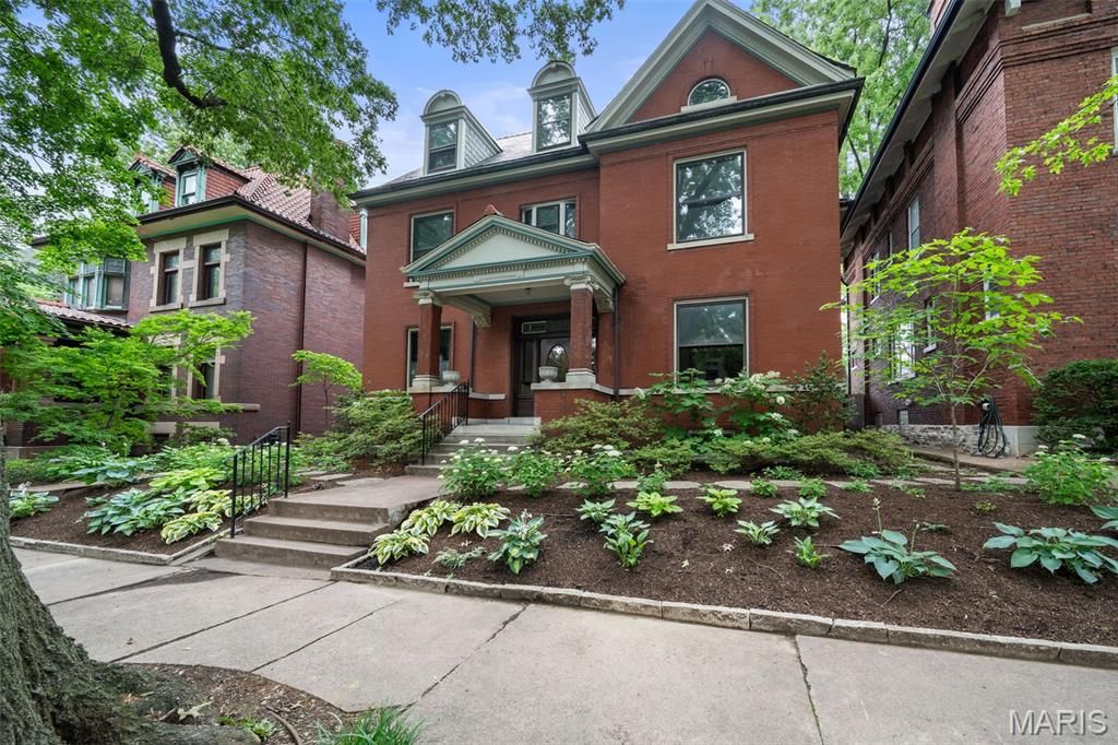 Image 6 of property listing at 3537 Crittenden Street, St Louis, MO 63118
