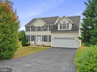 50 BERKSHIRE DR, Falling Waters, WV 25419