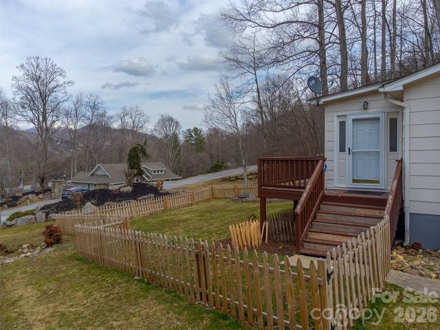 57 Melody Lane, Maggie Valley, NC 28751