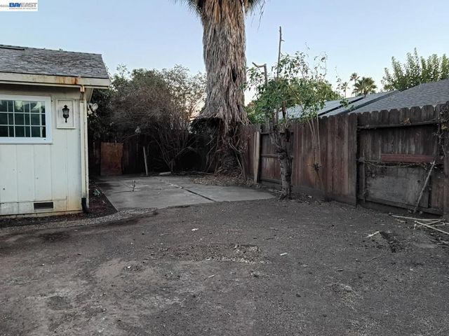 8225 Saratoga Way, Stockton, CA 95209