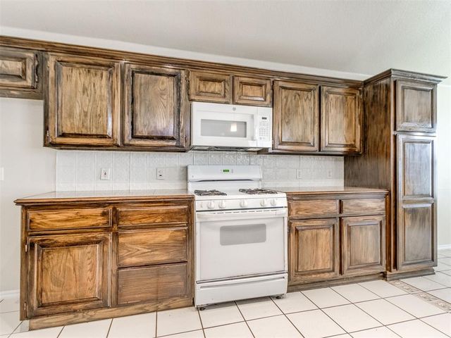 16205 Clear Creek Drive, Edmond, OK 73013