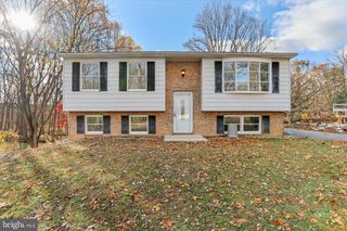 52 PATTYS PL, Falling Waters, WV 25419