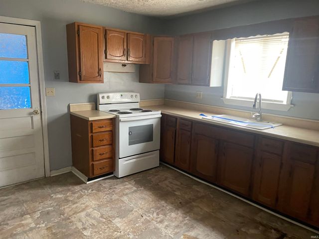 261 N Crescent Drive, Frankfort, IN 46041