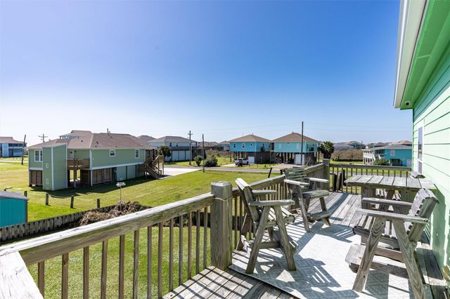 971 Driftwood Drive, Crystal Beach, TX 77650