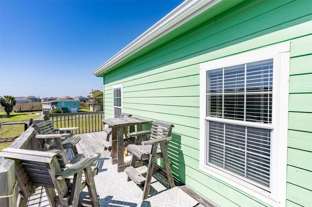 971 Driftwood Drive, Crystal Beach, TX 77650