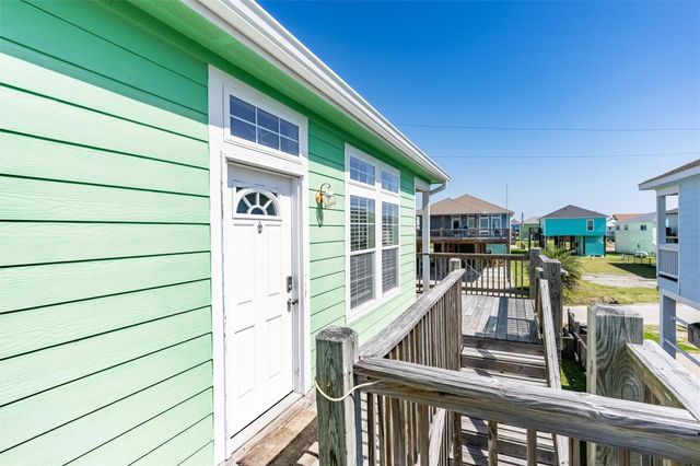 971 Driftwood Drive, Crystal Beach, TX 77650