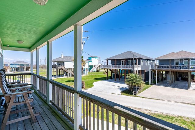 971 Driftwood Drive, Crystal Beach, TX 77650