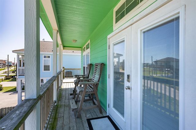 971 Driftwood Drive, Crystal Beach, TX 77650