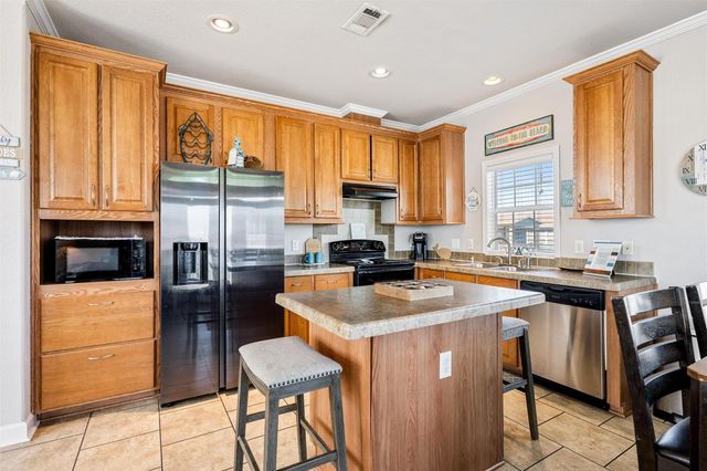 971 Driftwood Drive, Crystal Beach, TX 77650