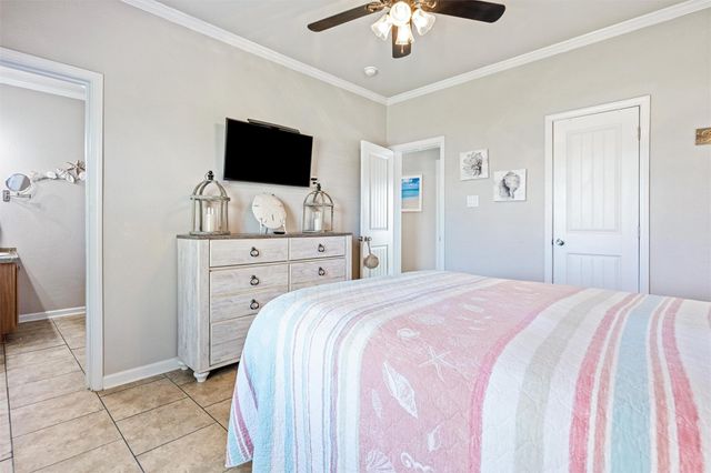 971 Driftwood Drive, Crystal Beach, TX 77650