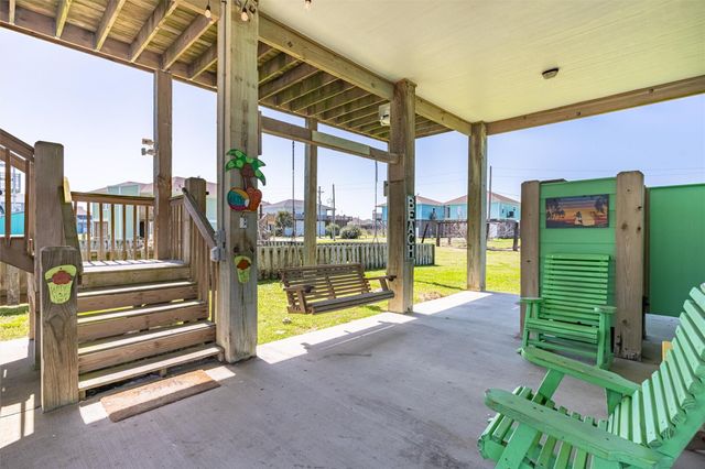 971 Driftwood Drive, Crystal Beach, TX 77650