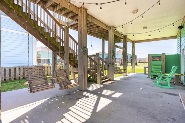 971 Driftwood Drive, Crystal Beach, TX 77650