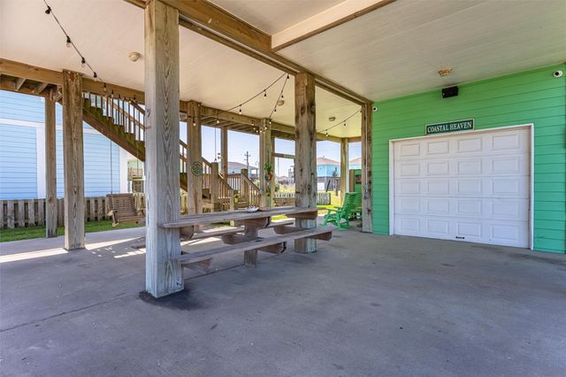 971 Driftwood Drive, Crystal Beach, TX 77650