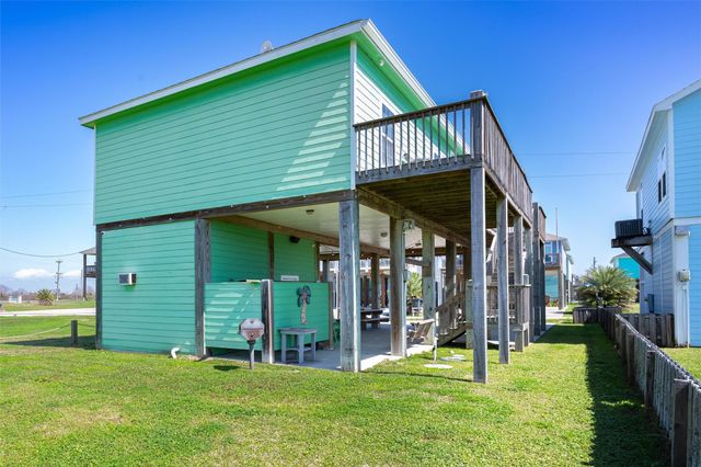 971 Driftwood Drive, Crystal Beach, TX 77650